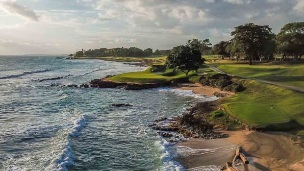 The signature short par-3 5th hole at Teeth of the Dog.